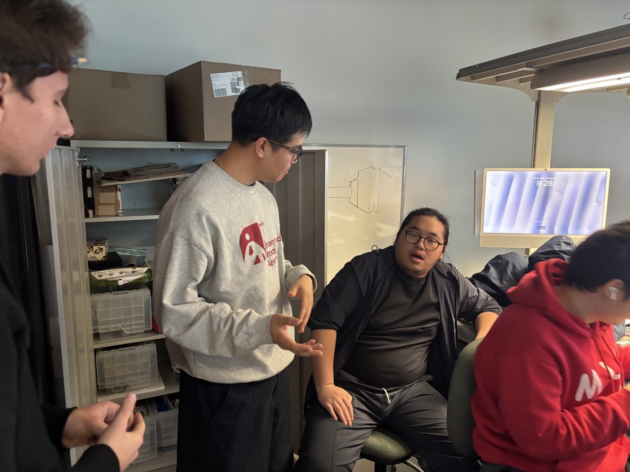 We devided the roles between the two nurses, one will be the ongoing nurse and another will be taking the shift. We had three patientr and one observer. who took notes on the interaction.